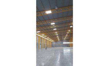DURAN Se alquilan naves industriales de 15000 m2 