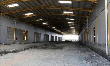 DURAN Se alquilan naves industriales de 15000 m2 