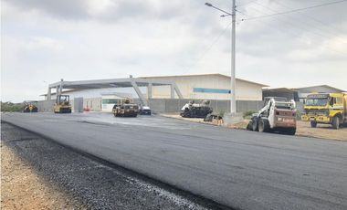 DURAN Se alquilan naves industriales de 15000 m2 