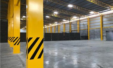 DURAN Se alquilan naves industriales de 15000 m2 