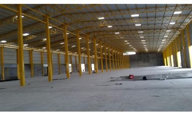 DURAN Se alquilan naves industriales de 15000 m2 