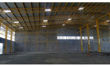 DURAN Se alquilan naves industriales de 15000 m2 