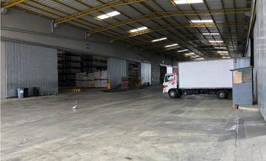 DURAN Se alquilan naves industriales de 15000 m2 