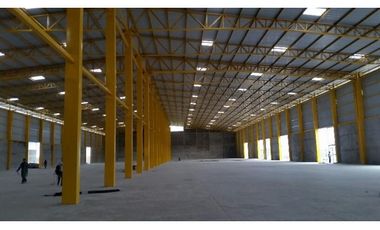 DURAN Se alquilan naves industriales de 15000 m2 