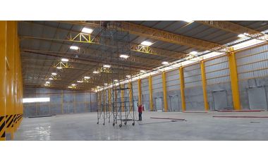 DURAN Se alquilan naves industriales de 8000 m2 