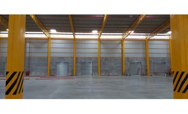 DURAN Se alquilan naves industriales de 8000 m2 