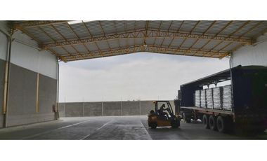 DURAN Se alquilan naves industriales de 8000 m2 