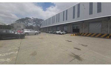 Alquilo bodega 6.000 m2 en Via Daule
