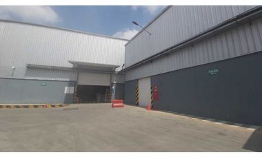 Alquilo bodega 14.000 m2 en Via Daule