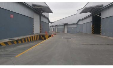 Alquilo bodega 14.000 m2 en Via Daule
