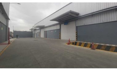 Alquilo bodega 14.000 m2 en Via Daule