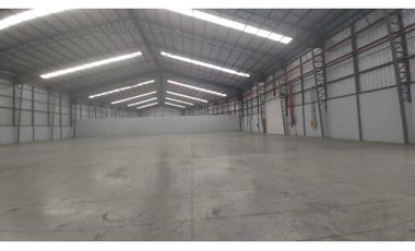Alquilo bodega 14.000 m2 en Via Daule