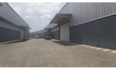 Alquilo bodega 14.000 m2 en Via Daule