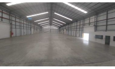 Alquilo bodega 14.000 m2 en Via Daule