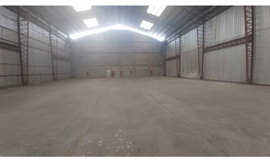 Alquilo bodegas 3.000 m2 en Via Daule