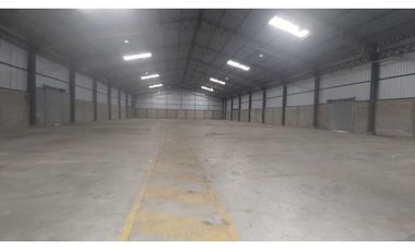 Alquilo bodega 2.000 m2 en Inmaconsa con andenes