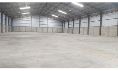 Alquilo bodega 2.000 m2 en Inmaconsa con andenes