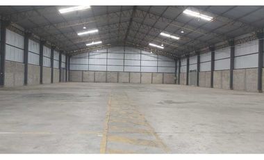 Alquilo bodega 2.000 m2 en Inmaconsa con andenes