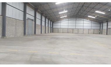 Alquilo bodega 2.000 m2 en Inmaconsa con andenes