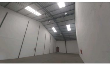 Bodega 810.m2.en.Via.Daule