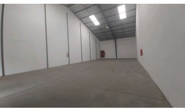 Bodega 810.m2.en.Via.Daule
