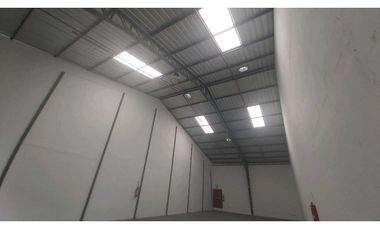 Bodega 810.m2.en.Via.Daule