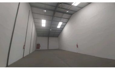 Bodega 810.m2.en.Via.Daule