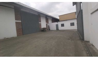 Bodega 810.m2.en.Via.Daule