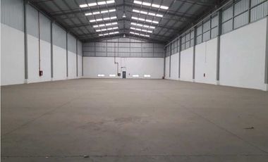 Alquilo.Bodega 1.955 m2 en.Via.Daule