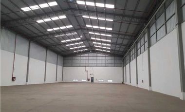Alquilo.Bodega 1.955 m2 en.Via.Daule