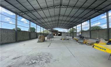 Via costa se vende o alquila bodega de 2043 m2 (sector industrial)