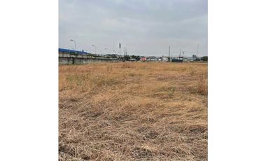 Terreno de 10.855 m2 en Via Daule