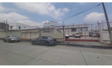 Alquilo local en Av. Las Américas