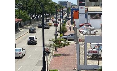 Alquilo local en Av. Las Américas