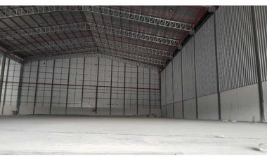 Alquilo bodegas 2.413 m2,  en Via Daule