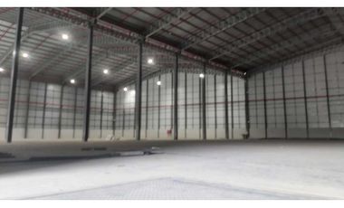 Alquilo bodegas 2.413 m2,  en Via Daule