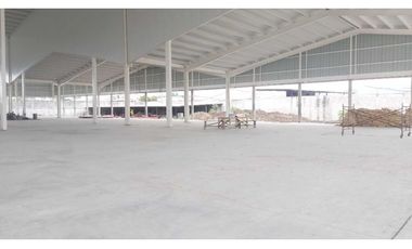 Alquilo bodegas 12.000 m2 en Via Daule