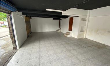 Urdesa Central alquilo edificio con locales comerciales y oficinas