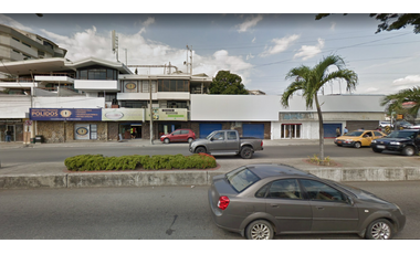 Urdesa Central alquilo edificio con locales comerciales y oficinas