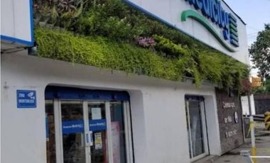 Urdesa Central alquilo edificio con locales comerciales y oficinas