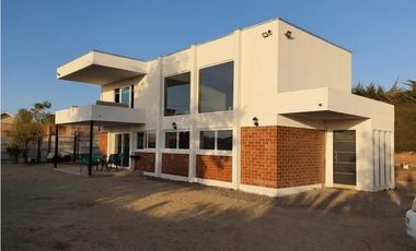 DOS BELLAS CASAS DE 140 MTS EN TERRENO DE 2.500 MTS CAMPOMAR 4