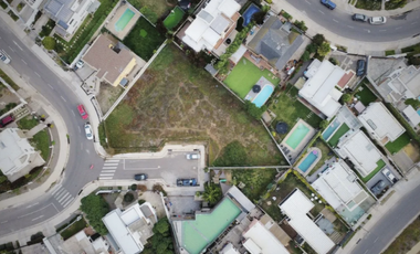 Amplio y exclusivo terreno en bosque de montemar ( San Daniel )