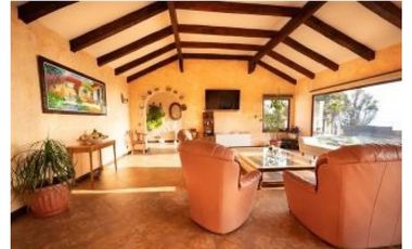 Espectacular Casa con Maravillosa Vista al Mar – Punta de Piedra