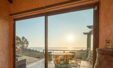 Espectacular Casa con Maravillosa Vista al Mar – Punta de Piedra