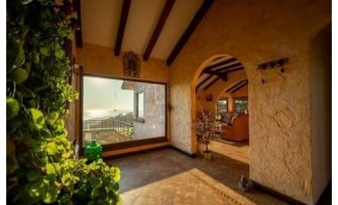Espectacular Casa con Maravillosa Vista al Mar – Punta de Piedra
