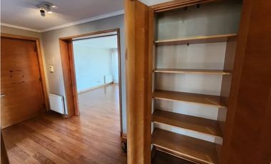 Iluminado y amplio departamento en sector oriente de Viña del mar .