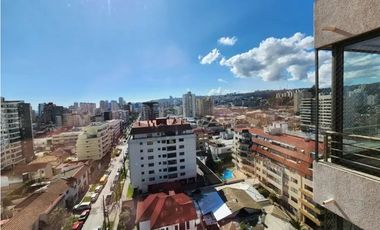 Iluminado y amplio departamento en sector oriente de Viña del mar .