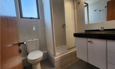 Iluminado y amplio departamento en sector oriente de Viña del mar .