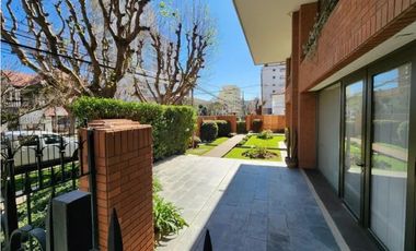 Iluminado y amplio departamento en sector oriente de Viña del mar .