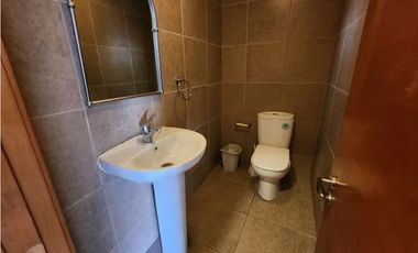 Iluminado y amplio departamento en sector oriente de Viña del mar .